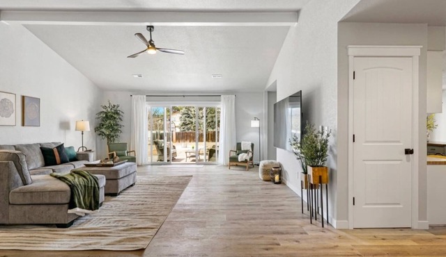 Gorgeous High End Well Furnished Home · 5/BR Hot Tub - Fire Pit - Air Hockey!