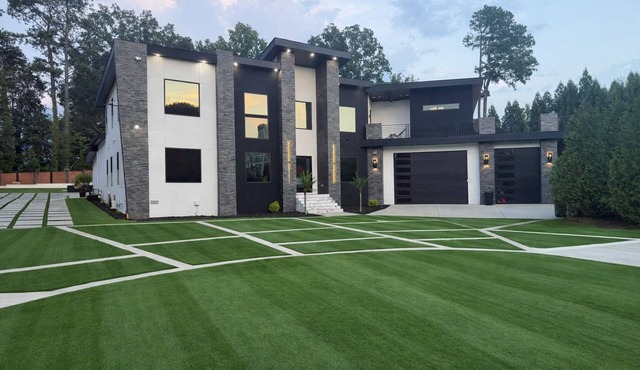 Gorgeous Modern Compound w/private resort backyard & full outdoor kitchen in Decatur