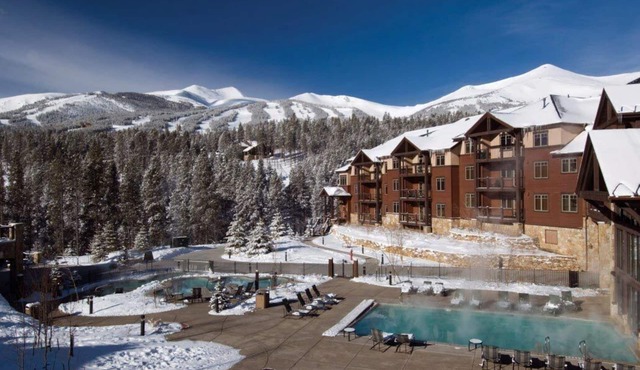 GRAND TIMBER LODGE - 3-BEDROOM Condo with LARGE LIVING SPACES AND FULL KITCHEN