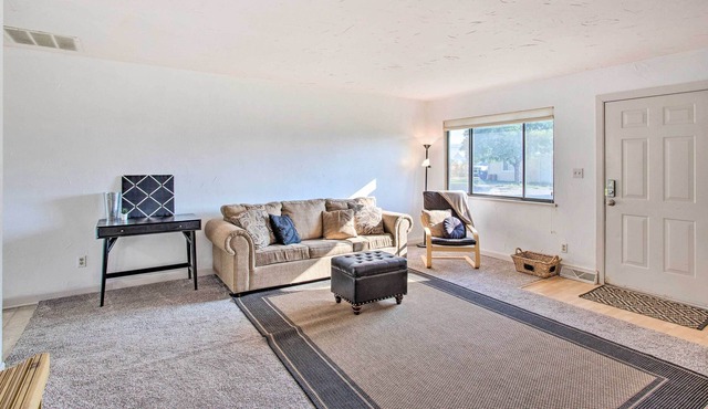 Grand Valley Home w/ Fire Pit - Peach Pad B!