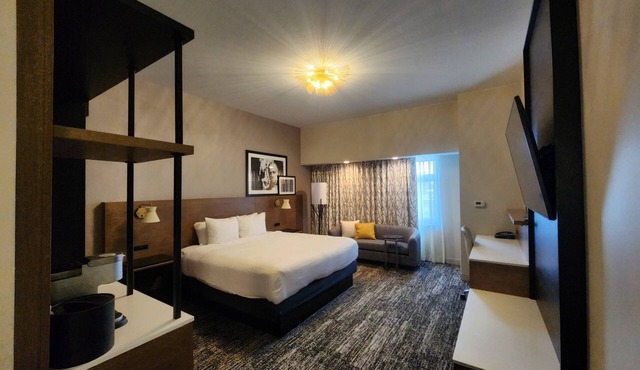 Great River Hotel in Burlington