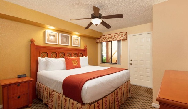 GREAT TWO BEDROOM RESORT CONDO MINUTES FROM DISNEY in Kissimmee