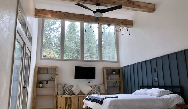 Greenhaven Mountain Chalet Upper Bear 4bd 4bath 3,500 sq ft & SPA
