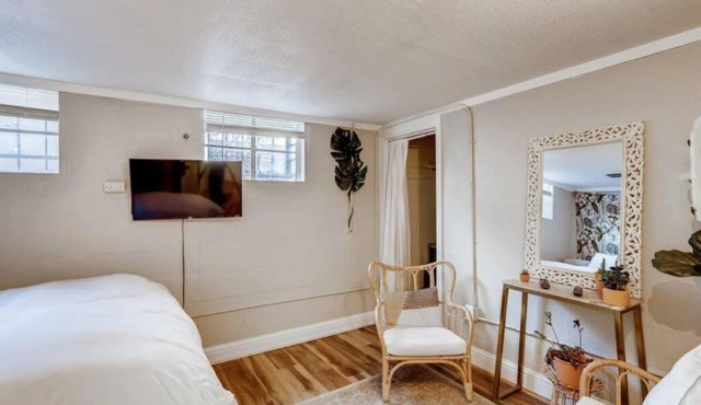Guest Suite With Kitchenette And A 5 star Location