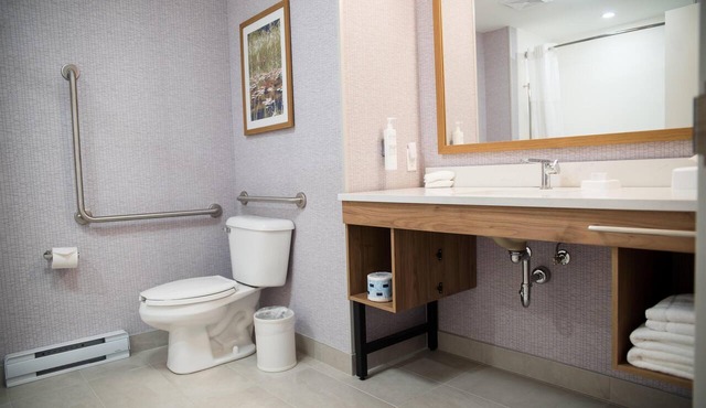 Hampton Inn & Suites by Hilton Laval in Laval