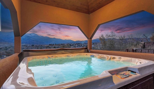 Highland Heights! Luxe Mountain VIEWS w/Hot Tub