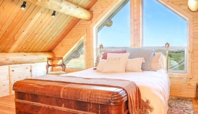 Hill Cabin Hideaway, Romantic! Country Cabin for 2 in North Powder