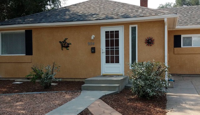 Historic Pueblo Bungalow- perfect for families or business travelers