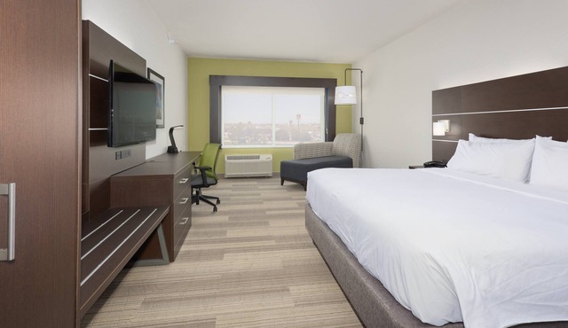 Holiday Inn Express & Suites Firestone Longmont by IHG