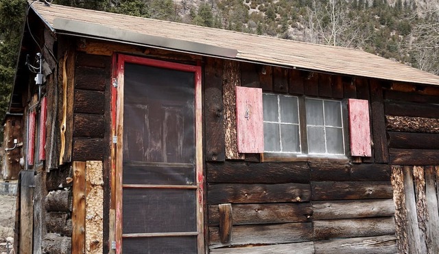 Homey, Pet Friendly Cabin near Lory State Park in Poudre Canyon, Colorado