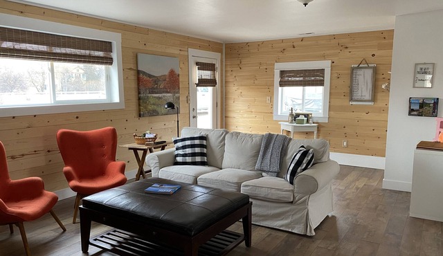 Hopscotch Cottage on the Fruit and Wine Byway