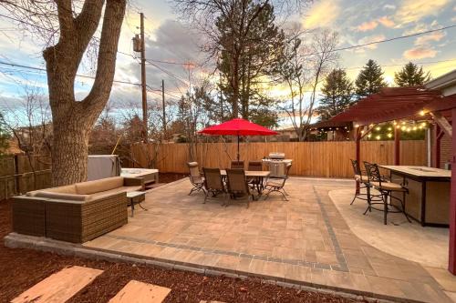 Hot Tub, Pool Table, Fireplace, Sunny Patio