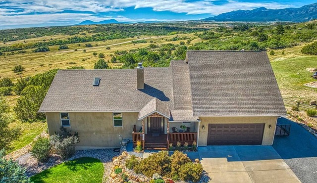 Hot Tub Stunning Mountain Views Private Peaceful Hillside Haven