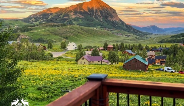 Hot Tub with Amazing Views- 7min to town/resort