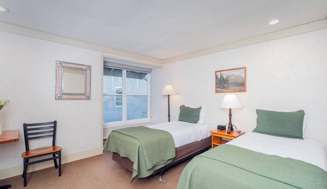 Hotel Room With Two Twin Beds at the Mountainside Inn