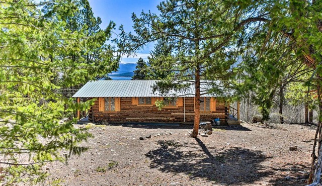 Idyllic Twin Lakes Escape w/Views of the Lakes