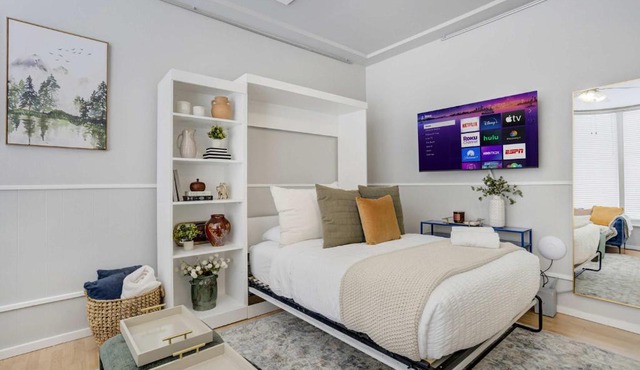 Indigo Cove Modern Studio near Historic Uptown
