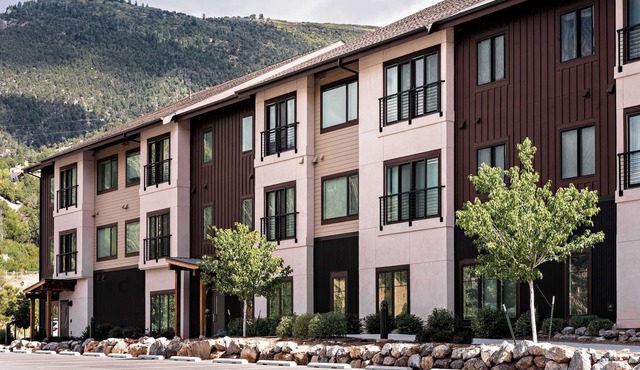 Iron Mt Hot Spgs Condo #309 | Mtn Views | Sleeps 4