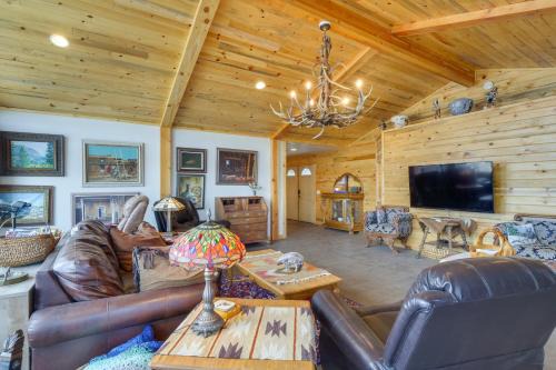 Jefferson Home w/Mountain Views & Horse Pastures