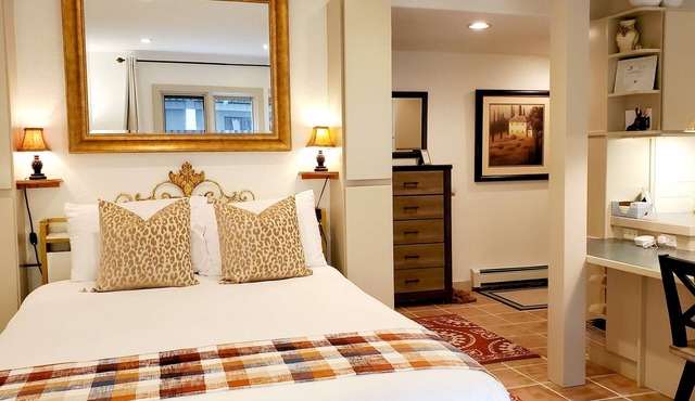 July 2 and 6-11 - 190/nt plus VRBO fees n taxes Free parking Close to Ford Park
