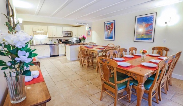 July 4 special: Sleep 20, 6BR/6BA. Pool, tennis, views, resort. Dogs loved! in Manchester