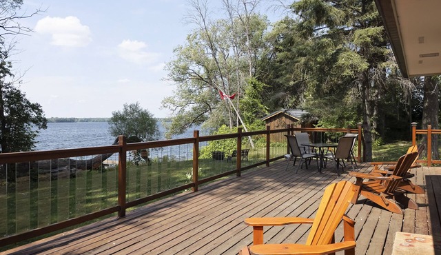 Kat's Cradle Cottage in Prince Edward County. Waterfront on the Reach! in Prince Edward