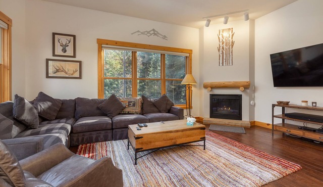 Keystone Condo w/Spacious Deck and Gorgeous Views, On-Site Shuttle Stop!