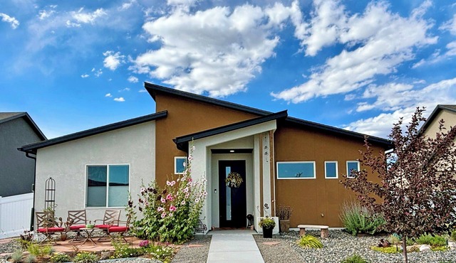 Kokopelli House - Modern Fruita Retreat with Garage