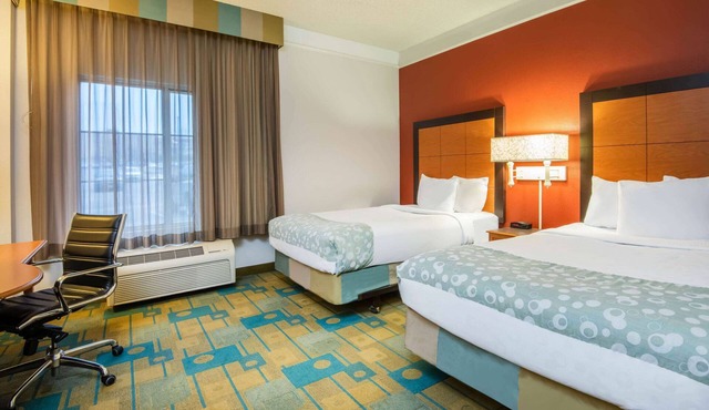 La Quinta Inn & Suites by Wyndham Colorado Springs South AP