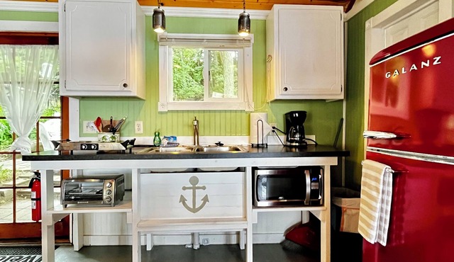Lakefront Cabin w/Dock & Kayaks, Perfect Summer Stay Northwood Creek - Cabin 7 in South Haven