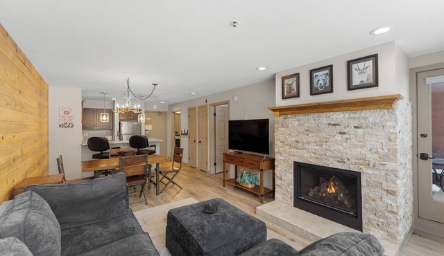 Lakefront Mountain Condo - Near Ski Base, Shops, Dining