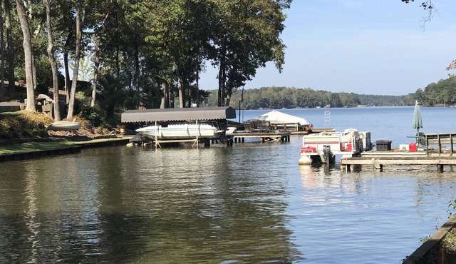 Lakefront Retreat in a Private Cove on Lake Oconee