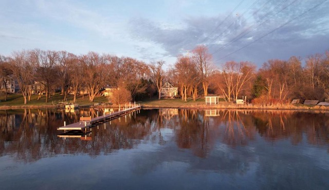 Lakefront Retreat- Sauna, Hot Tub, Firepit & More in Shoreview