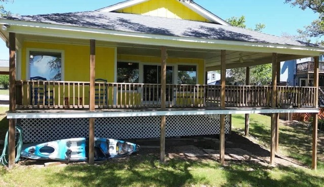 Lakeshore Escapes at Canyon Lake