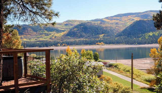 Lakeside Suite with Mountain View’s and Hot Tub in Bayfield