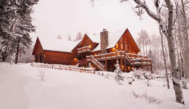 Lakeview Mountain Cabin with Wraparound Deck, Hot Tub & Wood Burning Fireplace.