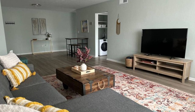 Lakewood Gem: Furnished Haven! Perfect for Month Long Stays!