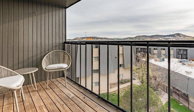 Landing at The Flats at Pinecliff - 1 Bedroom in Northeast Colorado Springs