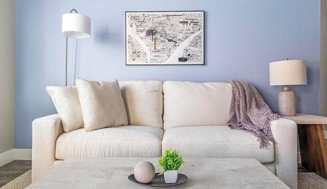 Landing | Chic 2BD, Gym, Clubhouse