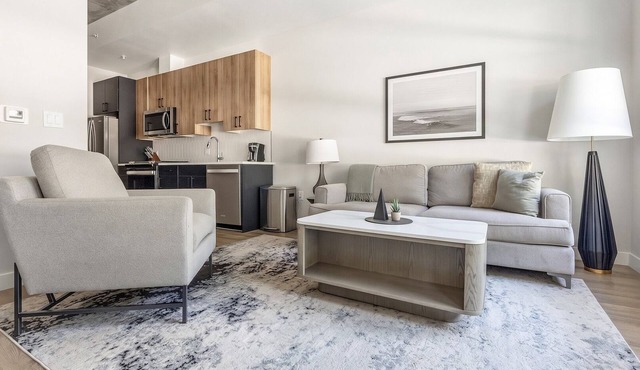 Landing | Modern Studio, Gym, Rooftop Lounge