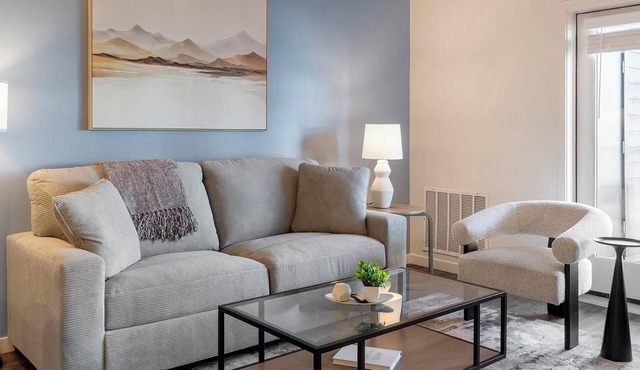 Landing | Spectacular 1BD, Pool, Gym