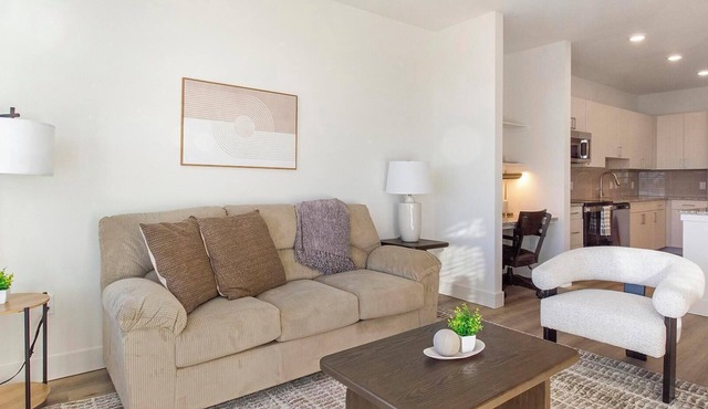 Landing | Stunning 1BD, Gym, Clubhouse