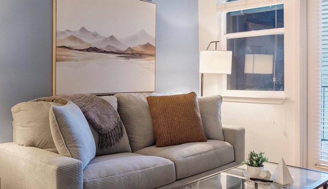 Landing | Stylish 2BD, Pool, Gym