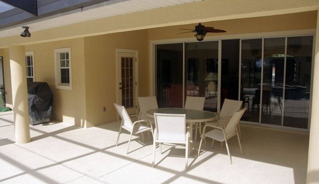 Large 4-bedroom villa with pool and hot tub in Inverness