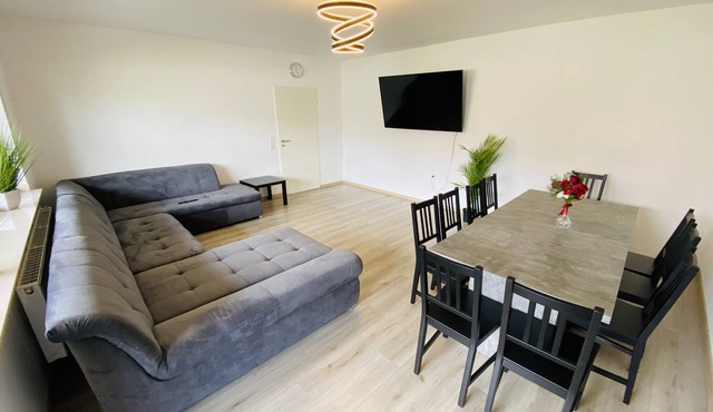 Large 4 room accommodation + own parking spaces in Paderborn