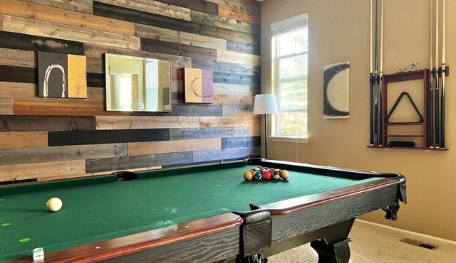 Large 5BR Retreat | Hot Tub | Gym | Games | I-25
