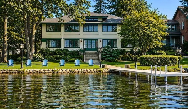 Large Lakefront Retreat on Pistakee Lake - 6BR/3.5BA in McHenry