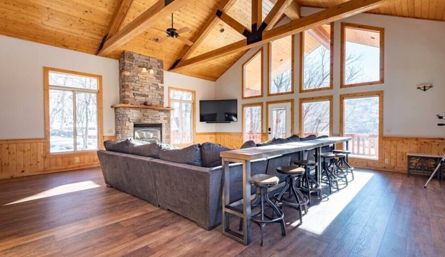 Large Nordic Valley Home w/ Private Hot Tub in Liberty