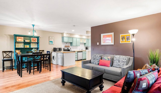 Large One Bedroom in Great Location!