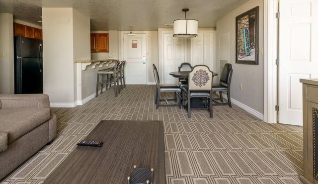 Las Vegas | Pool & Strip Access | 2BR Deluxe in Las Vegas